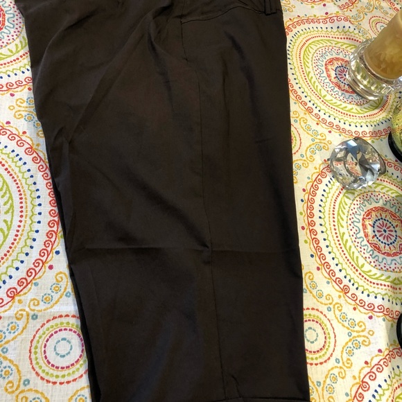 BNWOT Cuffed Capri Pants w/  Front & Back Pockets - Picture 6 of 7